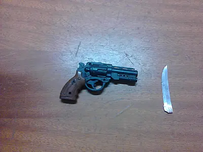 Simulacro e lâmina de faca são apreendidos com jovens de Corumbá