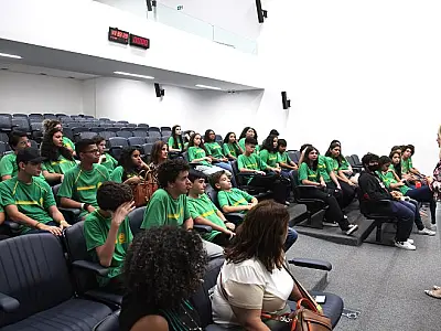 Estudantes de Três Lagoas conhecem dependências e funcionamento da ALEMS
