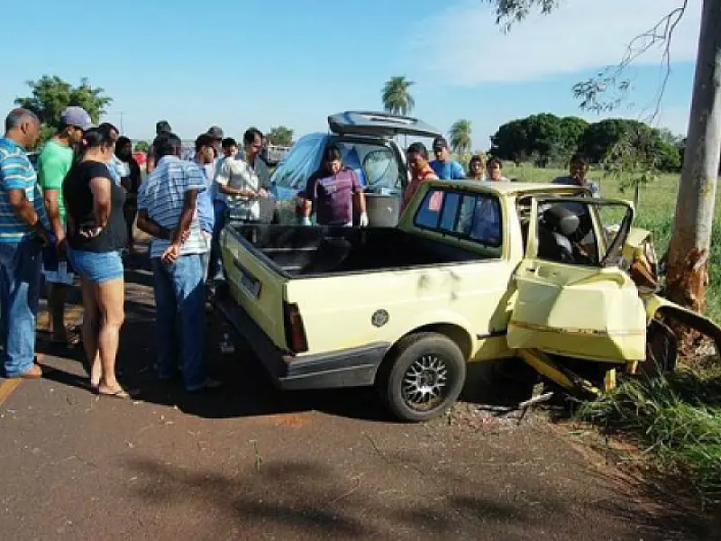 Idoso de 82 anos morre ao colidir veículo contra árvore na MS-475