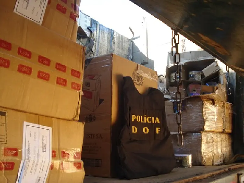 Mais de 28 mil mercadorias apreendidas entre cigarros e DVDs
