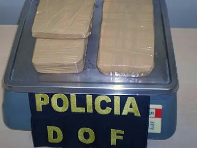 Casal foi pego com pasta base dentro de ônibus de viagem