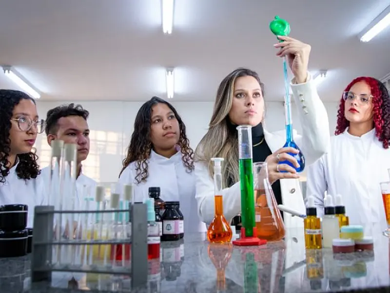 Alunos de escola estadual da Capital produzem ciência com incentivo da Fundect