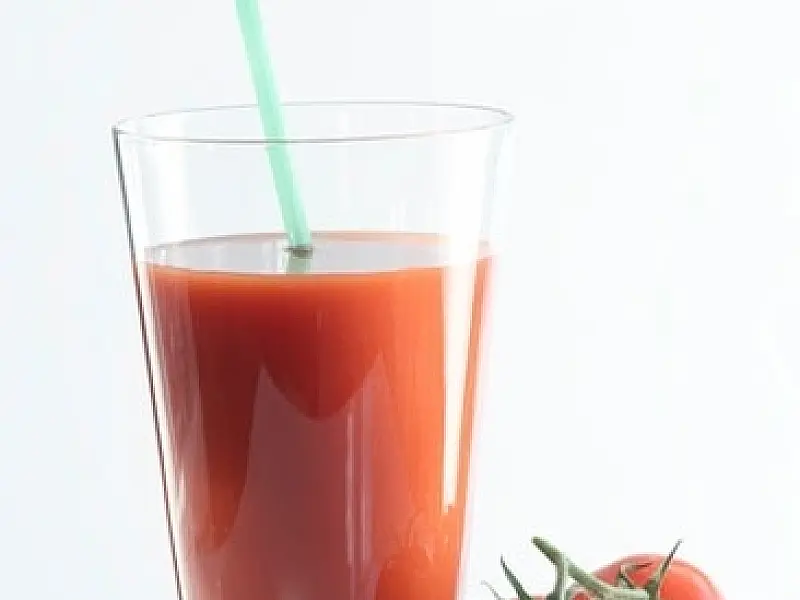 Um copo de suco de tomate por dia pode ajudar a prevenir câncer de mama