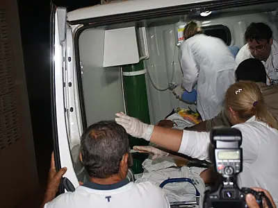 Motociclista sofre traumatismo craniano após colidir em caminhonete em Fátima do Sul