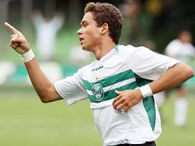 Jogador de MS, Keirrison acerta volta ao Coritiba