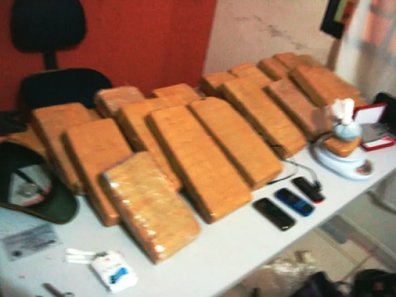Quatro adolescentes são apreendidos com 30 kg de maconha na Capital