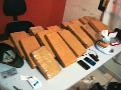 Quatro adolescentes são apreendidos com 30 kg de maconha na Capital