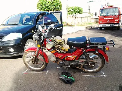 Pintor cai de moto a uma quadra do trabalho