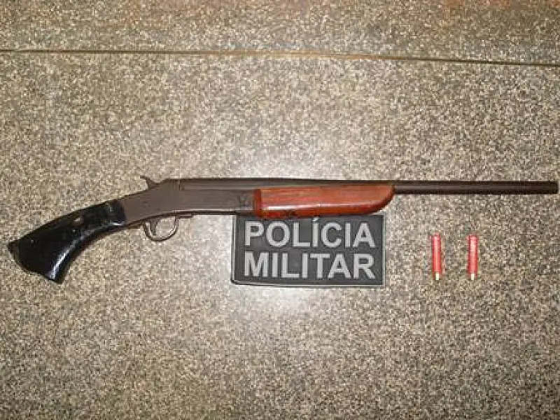 Populares recuperam bolsa roubada e deixam ladrões sem arma