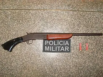 Populares recuperam bolsa roubada e deixam ladrões sem arma
