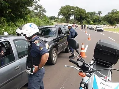 Operação Trânsito Seguro em bairros da Capital notifica motoristas