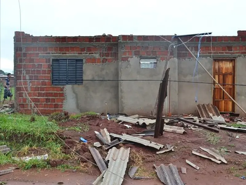 Cerca de 150 casas tiveram perca total em Caarapó com vendaval