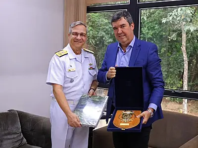 Governador Eduardo Riedel recebe o chefe do Estado-Maior da Armada da Marinha
