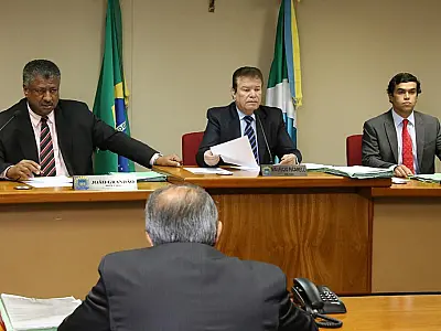 CCJR aprova projeto que concede abono aos servidores públicos