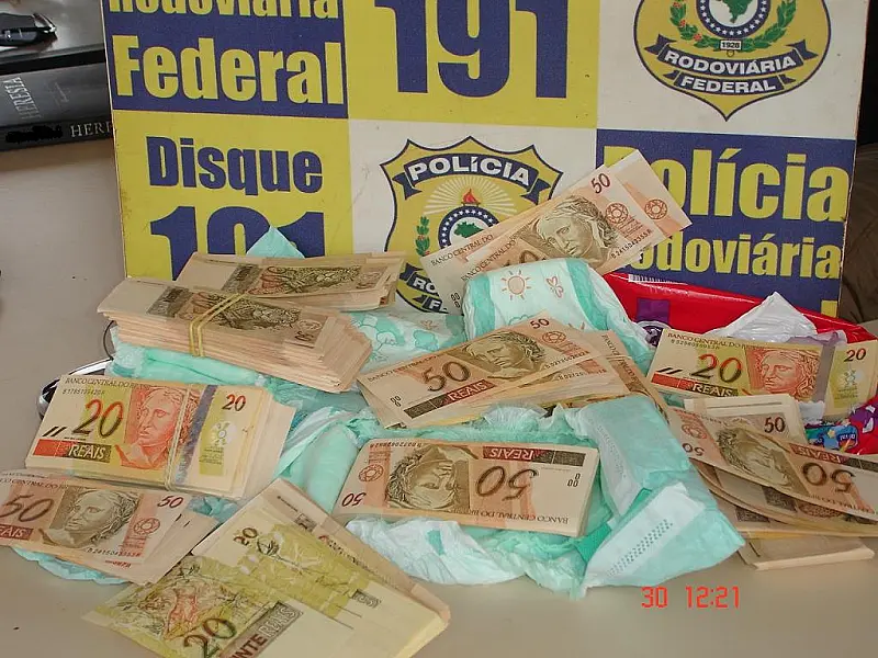 Passageiro é preso com mais de R$ 50 mil em notas falsas dentro de pacote de fralda