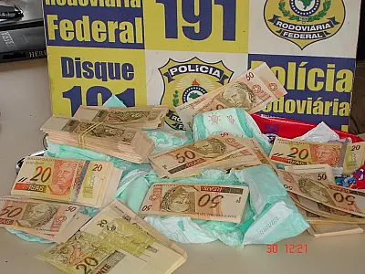 Passageiro é preso com mais de R$ 50 mil em notas falsas dentro de pacote de fralda