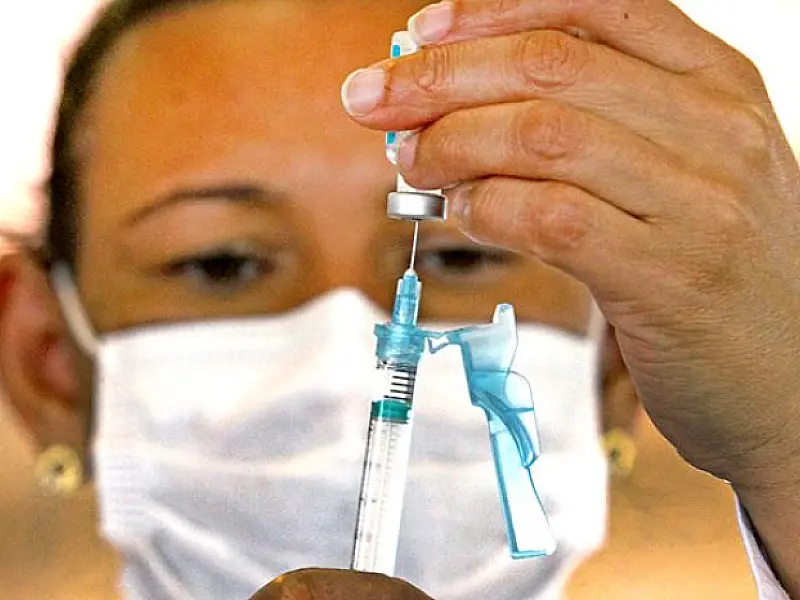 SES alerta para dose de reforço em idosos acima de 60 anos: "maior número de hospitalizações e óbito
