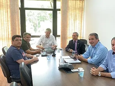 PROSOLO: Governo cede maquinário para ações de conservação do solo em Santa Rita do Pardo
