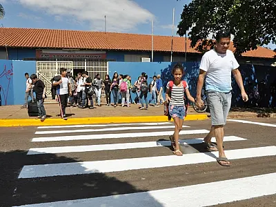 Agetran sinaliza vias em frente a escolas, ceinfs e unidades de saúde