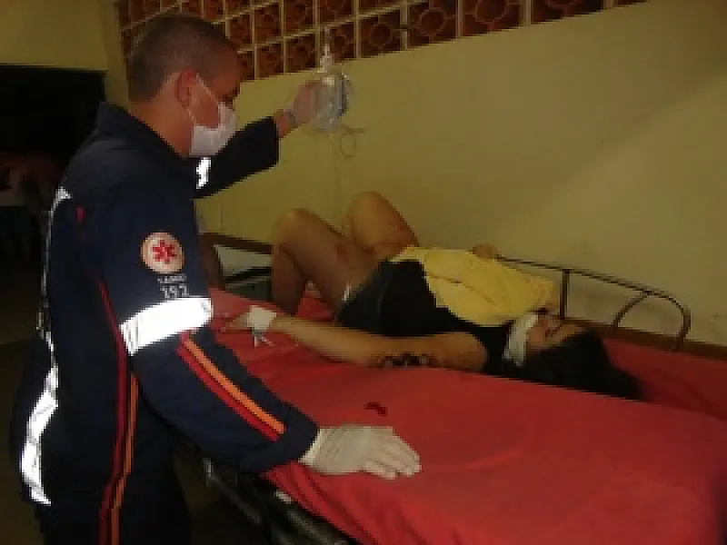 Durante festa, menor é atingida com um tiro na boca