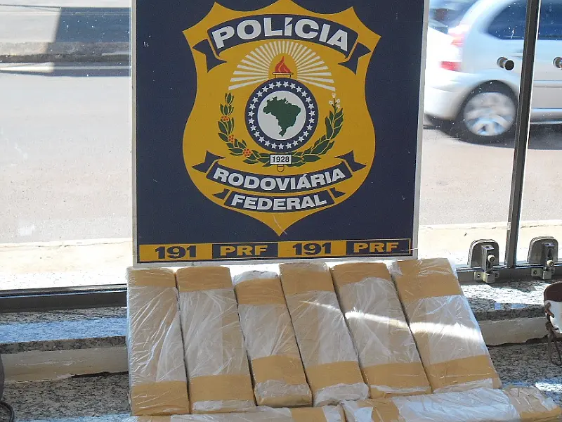 PRF apreende menor levando 7.570kg de maconha para Cuiabá