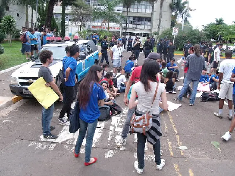 Sem resposta, manifestantes prometem novo protesto na sexta contra tarifa de ônibus