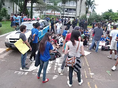 Sem resposta, manifestantes prometem novo protesto na sexta contra tarifa de ônibus