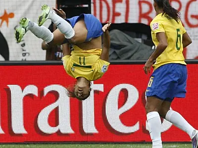 Brasil vence e confirma liderança do grupo D