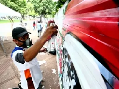 “Grafiteiros” finalizam hoje trabalhos na Praça Ary Coelho