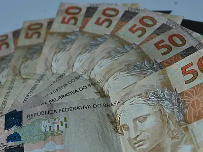 Brasileiro quer juntar dinheiro para pagar dívidas, diz pesquisa