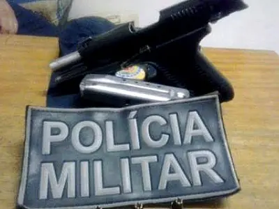 Homem é preso em flagrante com pistola 9 milímetro de uso restrito