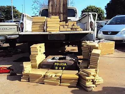 Casal é preso com 217 kg de maconha e crack em veículo