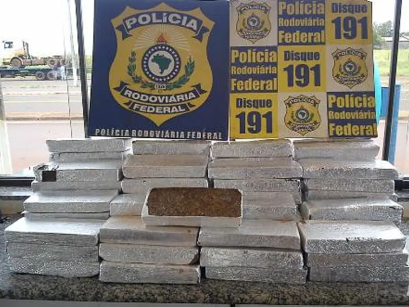 Quatro são presos por tráfico de drogas