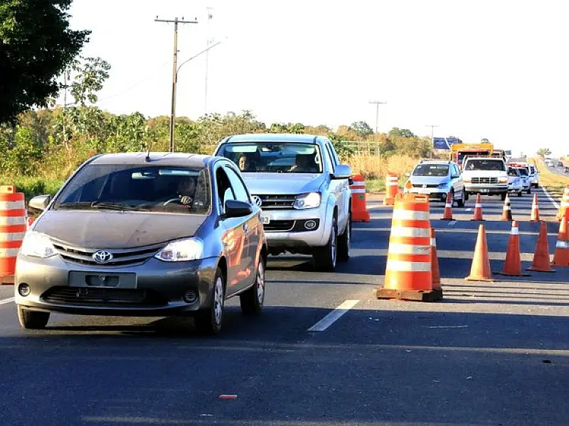 Lei do farol baixo tem 124 mil multas em rodovias federais no 1º mês