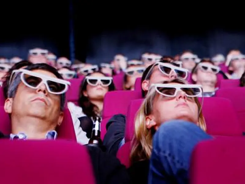 Óculos 3D devem ser higienizados e embalados
