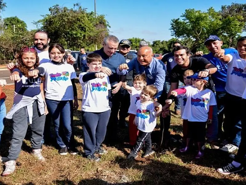 Para comemorar o Dia Mundial do Meio Ambiente, crianças protagonizam momento histórico com o plantio