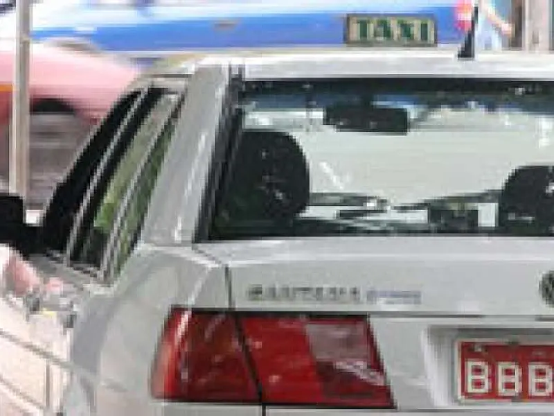 Taxistas garantem fim das multas para corridas entre municípios
