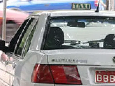 Taxistas garantem fim das multas para corridas entre municípios