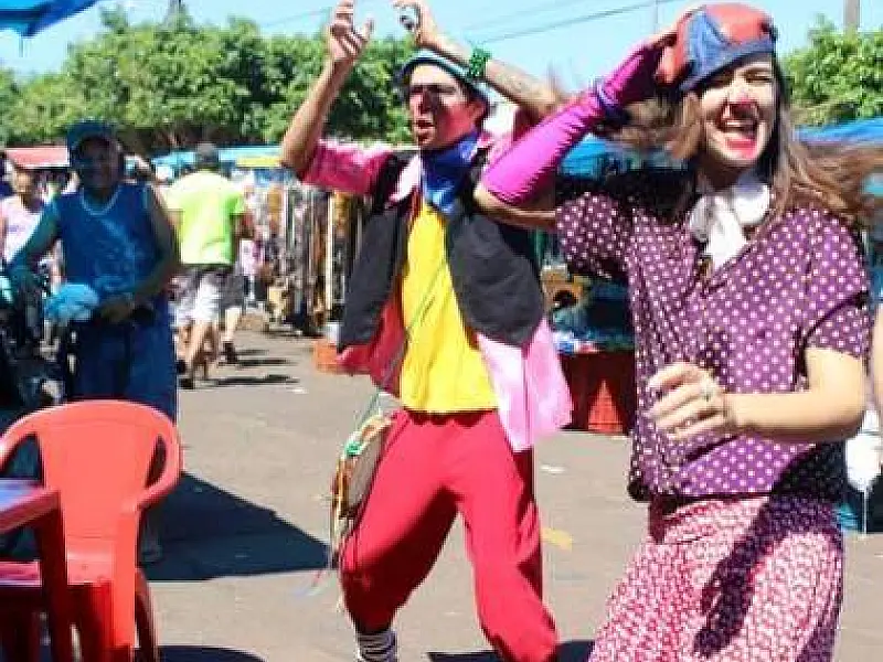 Trupe Bobos da Peble leva “Contos de Magia Pura” a sete comunidades