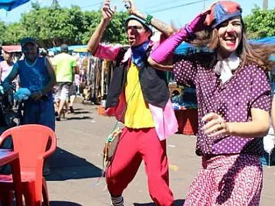 Trupe Bobos da Peble leva “Contos de Magia Pura” a sete comunidades