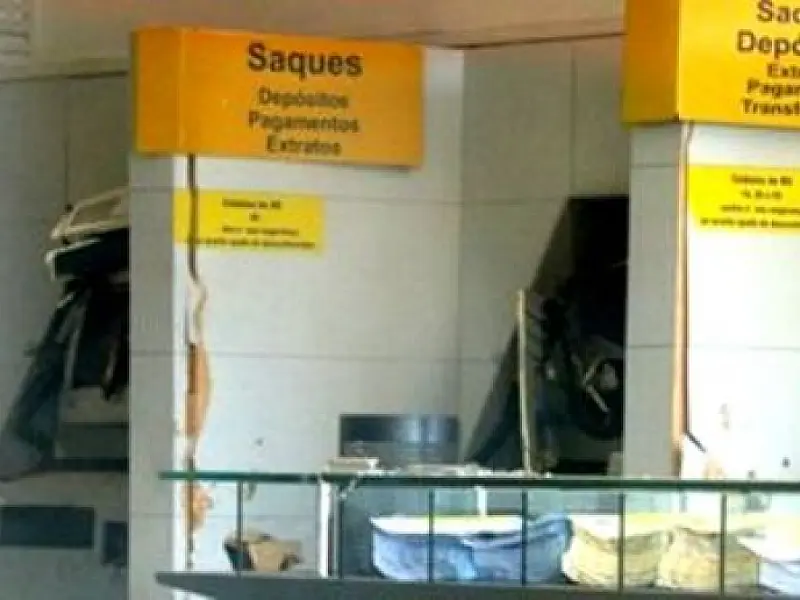 Assaltantes tentam explodir caixas eletrônicos em Itaquiraí