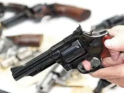 Sancionada lei que permite porte de arma a agentes e guardas prisionais