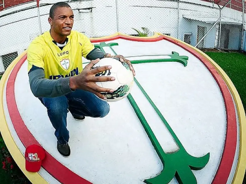 Dida se apresenta a Lusa com mais quatro reforços