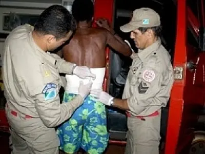 Mulher esfaqueia marido após ser agredida por ele