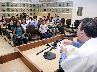 Câmara realiza 1ª Sessão Especial do Parlamento Jovem