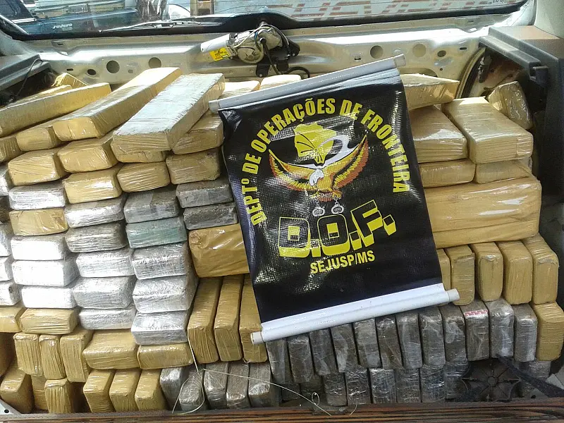 DOF apreende 306 quilos de maconha em veículo furtado