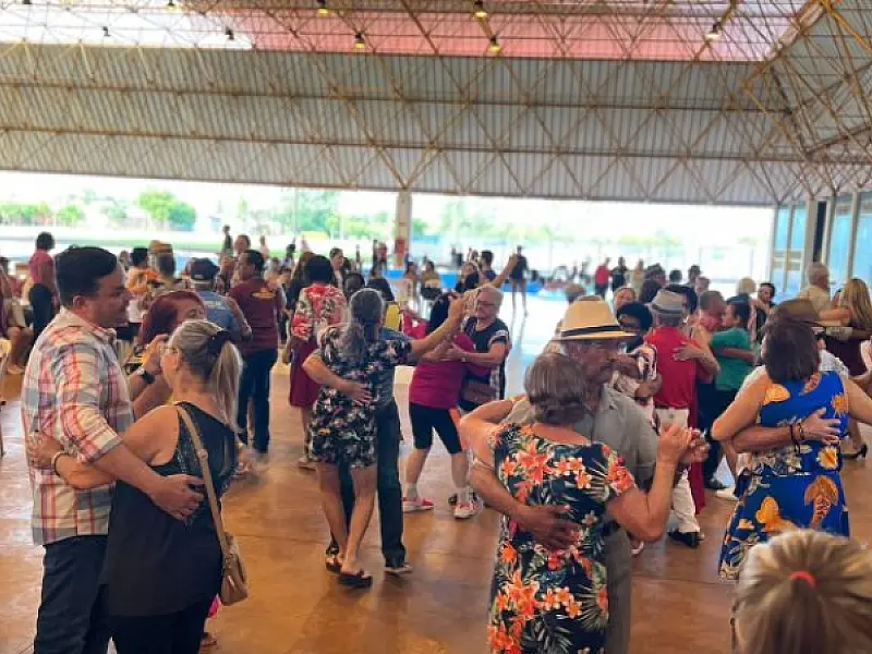 PROJETO ELEVA A AUTOESTIMA E REÚNE MAIS DE 400 IDOSOS EM BAILE NO PARQUE JACQUES DA LUZ