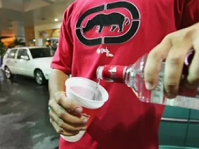 Arrastão durante Expoagro prende quatro por fornecer álcool a menores