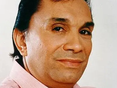 Dedé Santana passa mal e é internado