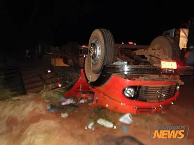 Motorista morre após tombar caminhão carregado com gado na MS-157